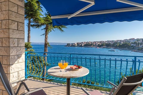 Day, Night, Natural landscape, View (from property/room), Balcony/Terrace, Seating area, Dining area, Food, Sea view, Breakfast, Sunrise, Sunset