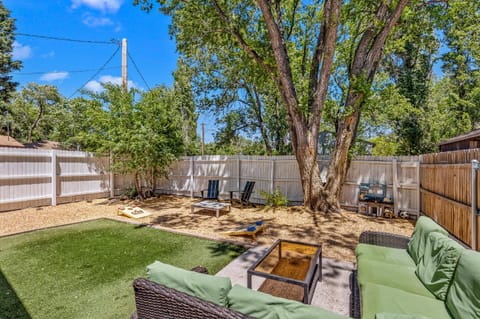 Patio, Day, Garden view, sunbed