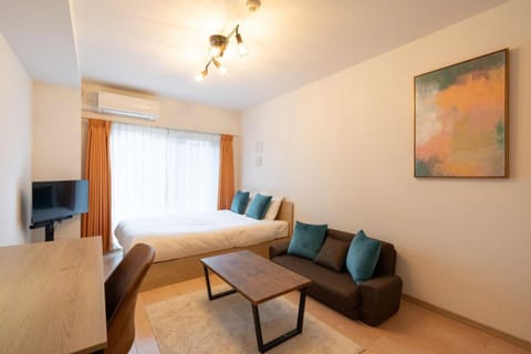 Bed, TV and multimedia, Living room, Photo of the whole room, Seating area, Bedroom