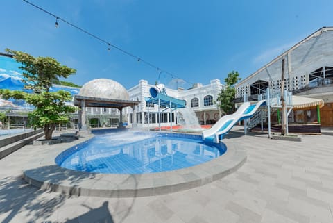 Swimming pool, Swimming pool
