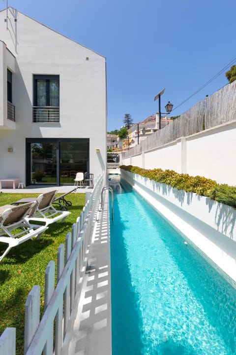 Pool view, Swimming pool, sunbed