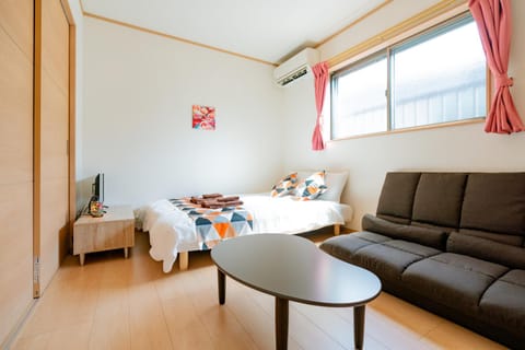 Bed, TV and multimedia, Living room, Seating area, Bedroom, air conditioner