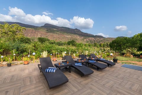Nearby landmark, Spring, Day, Natural landscape, Garden, Seating area, Garden view, Mountain view, sunbed
