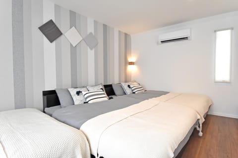 Bed, Bedroom, air conditioner
