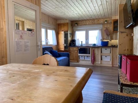 ***** Camping Aufenfeld - Sonnenglückhütte Apartment in Tyrol
