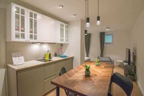 Kitchen or kitchenette, Living room
