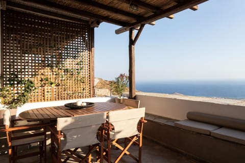 View (from property/room), Balcony/Terrace, Dining area