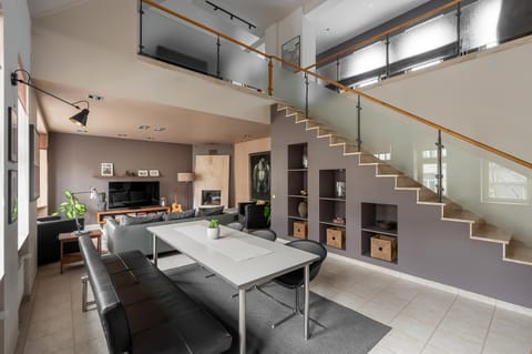 TV and multimedia, Living room, Seating area, Dining area