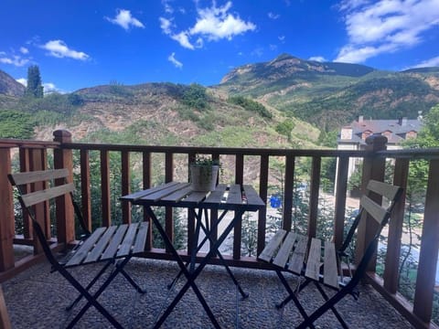 Balcony/Terrace, Mountain view