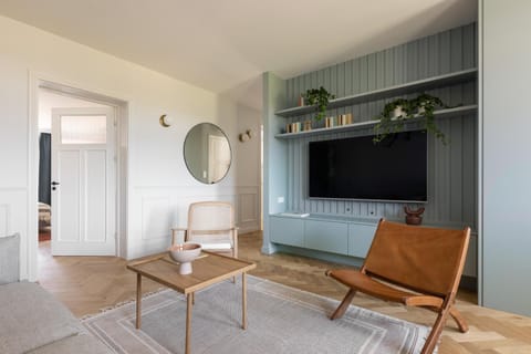 TV and multimedia, Living room, Seating area