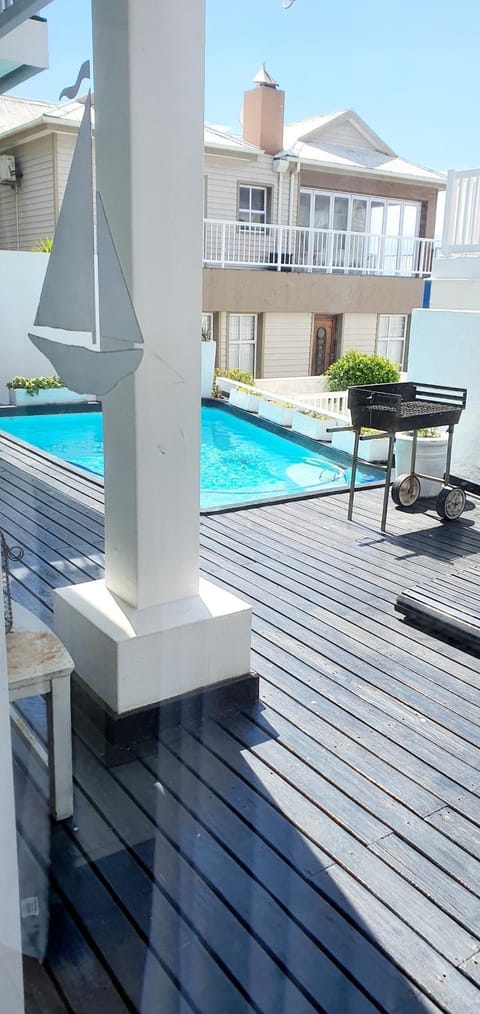 Balcony/Terrace, Pool view, Swimming pool, sunbed