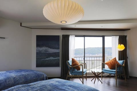 Bed, Seating area, Bedroom