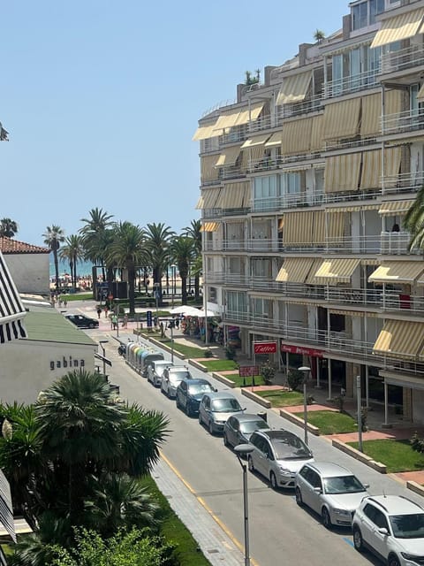 Property building, Day, Street view