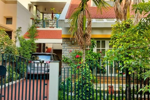 Property building, Garden, Balcony/Terrace