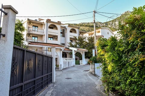Apartmani Danica Sutomore Bed and Breakfast in Montenegro