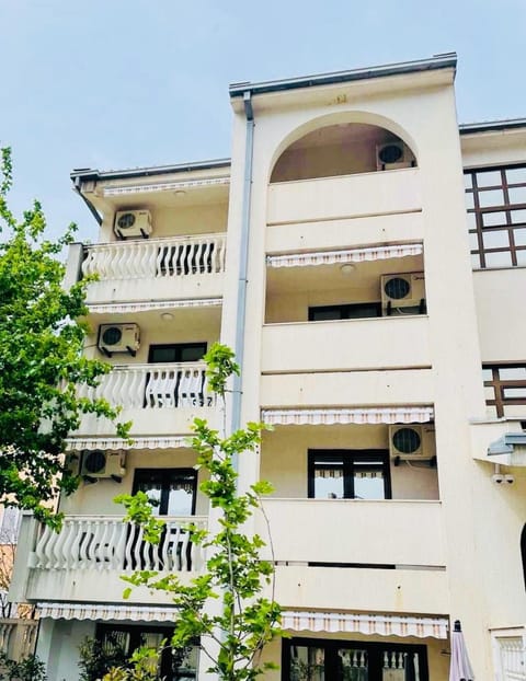 Apartmani Danica Sutomore Bed and Breakfast in Montenegro