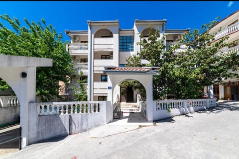 Apartmani Danica Sutomore Bed and Breakfast in Montenegro