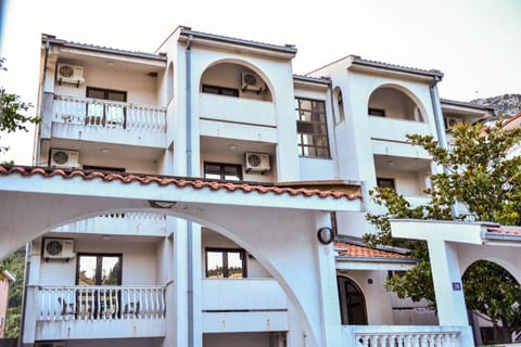 Apartmani Danica Sutomore Bed and Breakfast in Montenegro