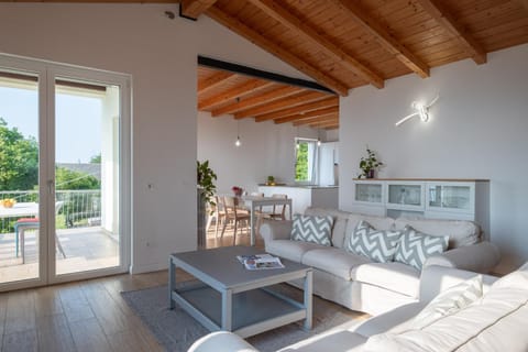 Patio, Balcony/Terrace, Living room, Dining area, internet, internet