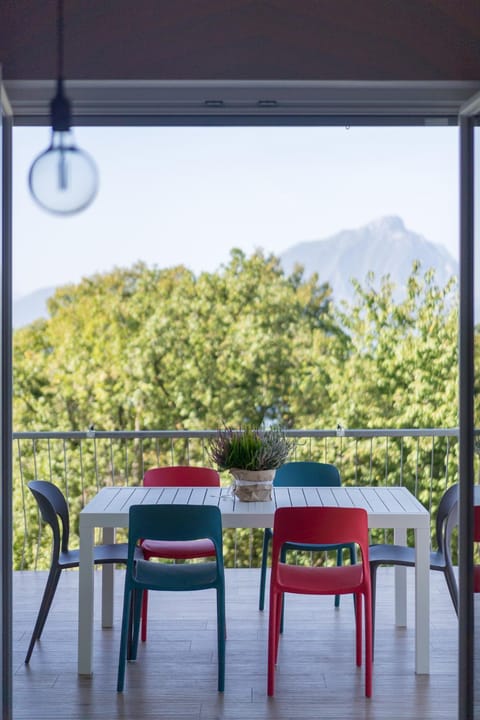 Balcony/Terrace, Balcony/Terrace, Dining area, Lake view