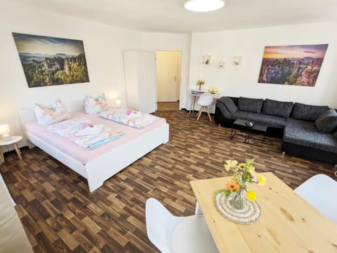 Bed, Living room, Photo of the whole room, Dining area, Bedroom