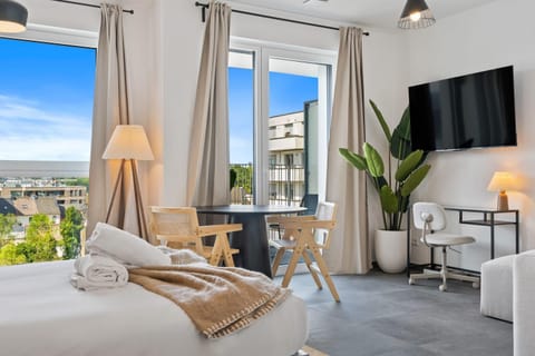 Bed, TV and multimedia, View (from property/room), Balcony/Terrace, Living room, Photo of the whole room, Seating area, Dining area, Bedroom