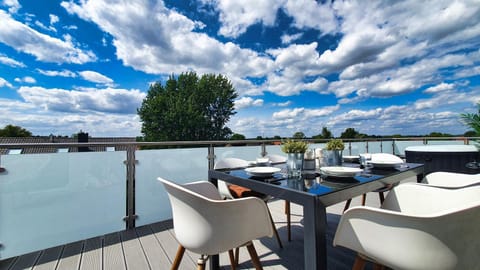 View (from property/room), Balcony/Terrace, Balcony/Terrace, Dining area, Swimming pool