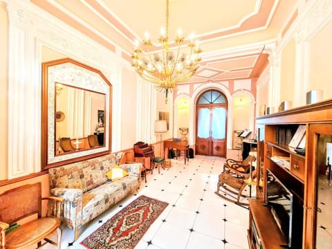 TV and multimedia, Living room, Lobby or reception, Internal: Not applicable to any particular room