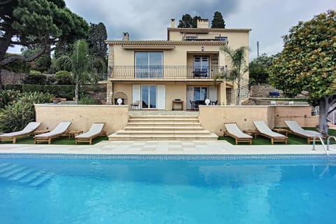 Property building, Garden, Swimming pool