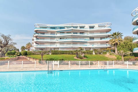 Property building, Pool view