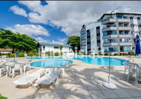 Property building, Day, Pool view, Swimming pool, sunbed