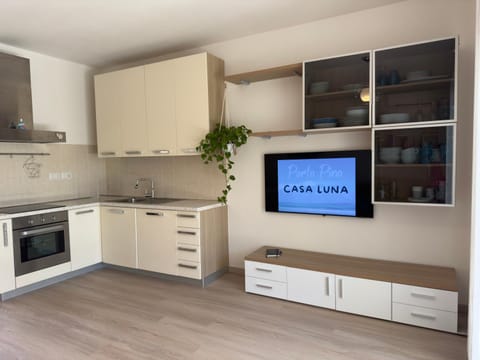 TV and multimedia, Kitchen or kitchenette, internet, internet, stove