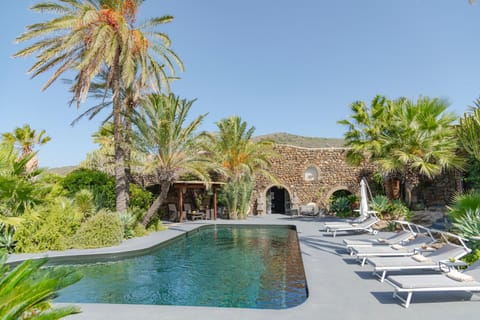 Property building, Summer, Garden, Solarium, View (from property/room), Garden view, Pool view, Swimming pool, sunbed