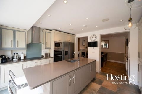 TV and multimedia, Kitchen or kitchenette, oven, stove, toaster