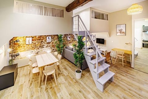 The Montesquieu Loft - Spacious 6 People - Saxe Gambetta Apartment in Lyon
