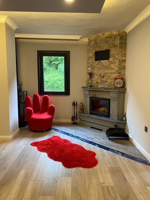 TV and multimedia, Seating area, flat iron