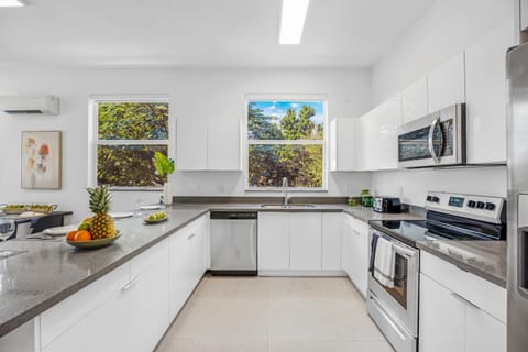 Up to 12 Guests! Modern villa near Wynwood House in Miami