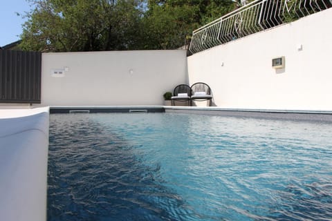 Swimming pool, sunbed