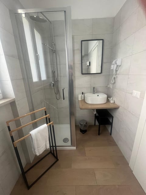 Shower, Bathroom, hair dryier, towels