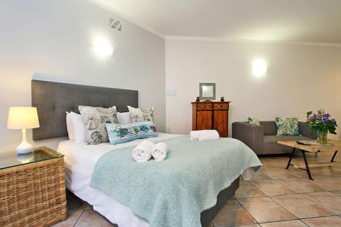 Blue Waters Studio 12 in Sea Point Apartment in Sea Point