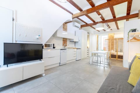 TV and multimedia, Kitchen or kitchenette, Seating area, Dining area, stove