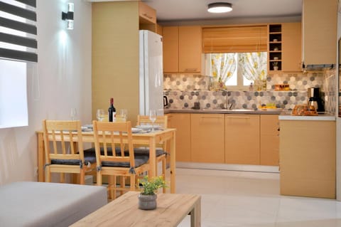 Coffee/tea facilities, Dining area, kitchen