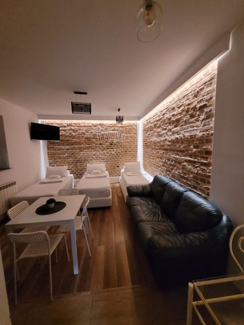 TV and multimedia, Seating area, Dining area