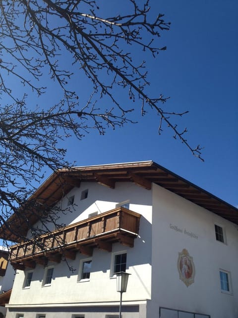 Property building, Facade/entrance, Facade/entrance, View (from property/room)