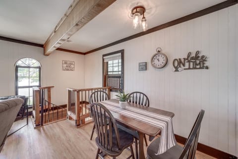 Private Hot Tub and Dock Lakefront Grove Retreat! House in Ozark Mountains