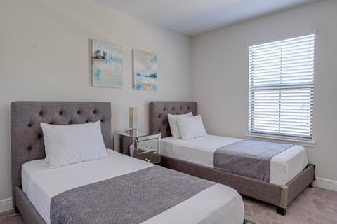 Balmoral Resort-117KB townhouse House in Haines City