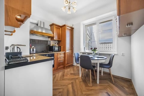 Kitchen or kitchenette, Dining area, dishwasher, minibar, pet friendly, stove