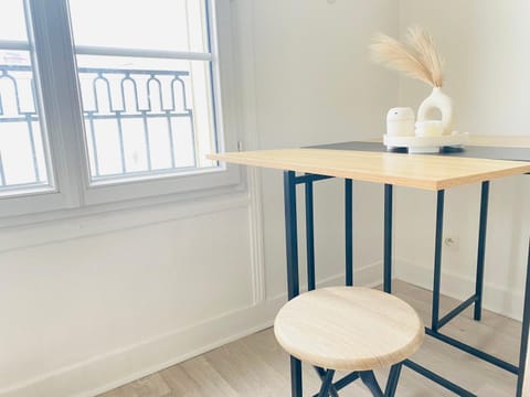 Charmant studio calme, proche La Défense & Paris Apartment in Courbevoie