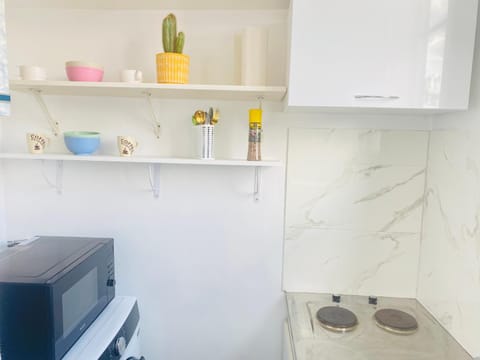 Charmant studio calme, proche La Défense & Paris Apartment in Courbevoie