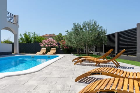 Garden, Swimming pool, sunbed